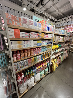 陳如剛?cè)沼冒儇浬绦?守護社區(qū)生活的煙火氣